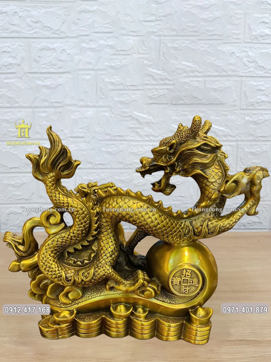 Hình ảnh phía sau của tượng đồng Long Mã